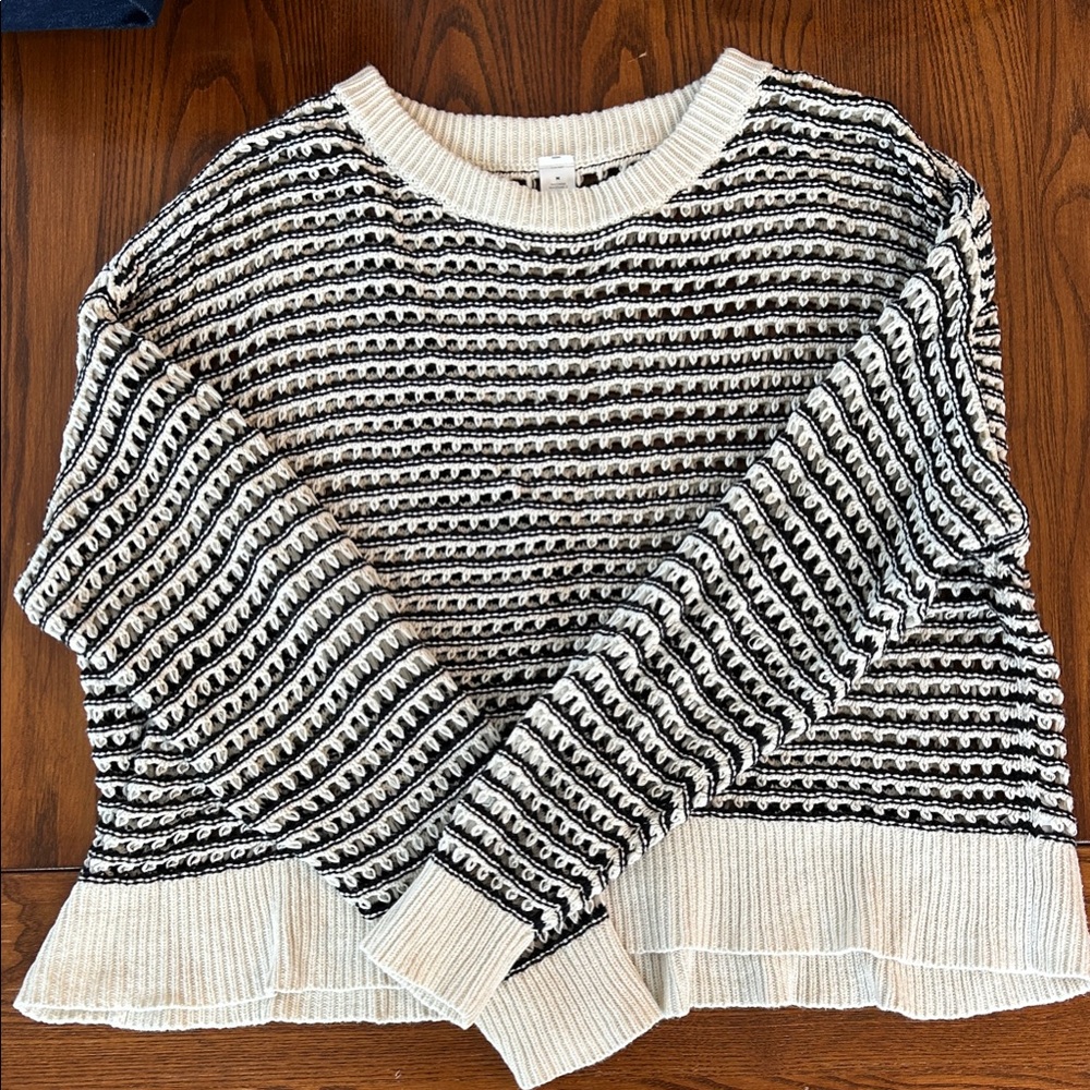 Old Navy Textured Black and Cream Sweater